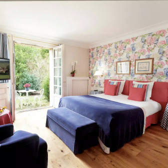 Room in a five-star hotel in Champagne