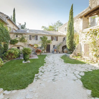 Wine stay with a charming guesthouse in the Drôme, Rhône Valley
