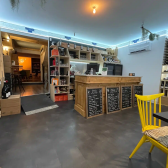 Organic wine bar in Pau