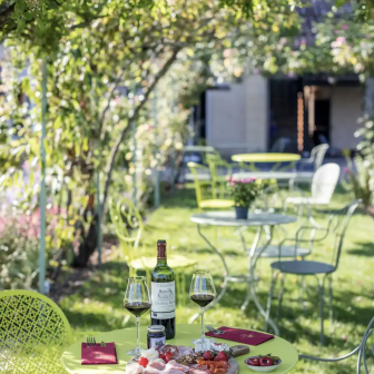 Lunch on a wine estate in Margaux