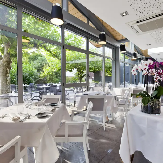 Hotel *** in Jura