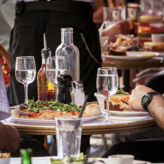 Déjeuner dans un restaurant près de Léognan
