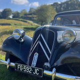 Sur les routes de Bourgogne en voiture de collection