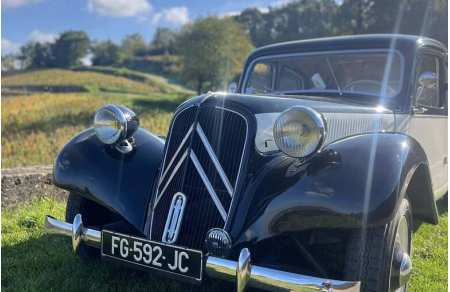 Sur les routes de Bourgogne en voiture de collection