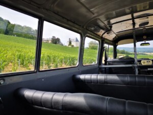 vue intérieur estafette sur le vignoble champenois