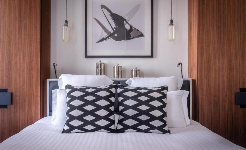 Luxury 5-star stay in Bordeaux