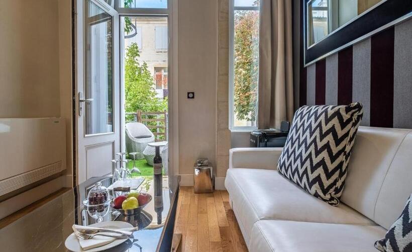 Elegant boutique 5-star hotel in Bordeaux