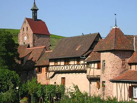 Remparts de Riquewihr sur la route des vins d'Alsace